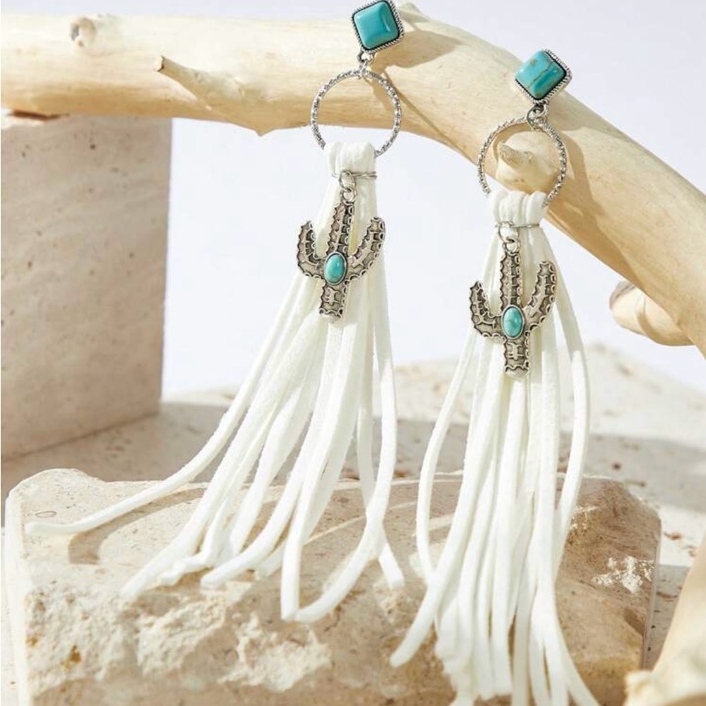 NWOT Tassel Cactus Dangle Earrings